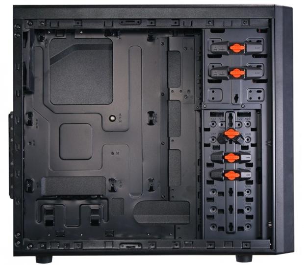 Open enlarged image Cougar Announces Solution ATX Mid-Tower Chassis 03