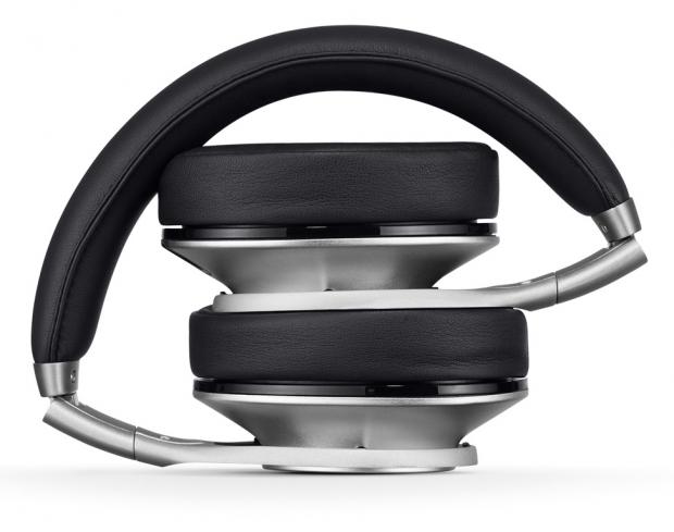 Open enlarged image Beats Electronics Launches Beats Pill Speakers and Executive Premium Headphones 07