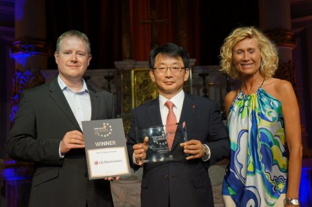 Open enlarged image LG OPTIMUS G PRO HONORED WITH BEST LTE DEVICE AWARD AT LTE WORLD SUMMIT 2013 | TweakTown.com
