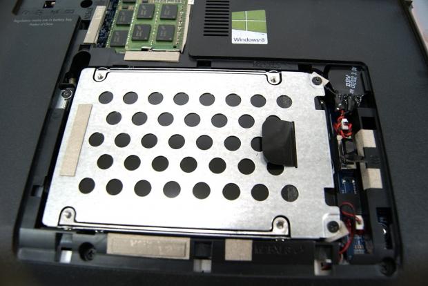 Open enlarged image Upgrading your laptop to a new high-performance SSD and RAM 08