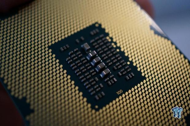SAPPHIRE Radeon R9 290X CF - LGA 1150 vs. LGA 2011 at 4K 01